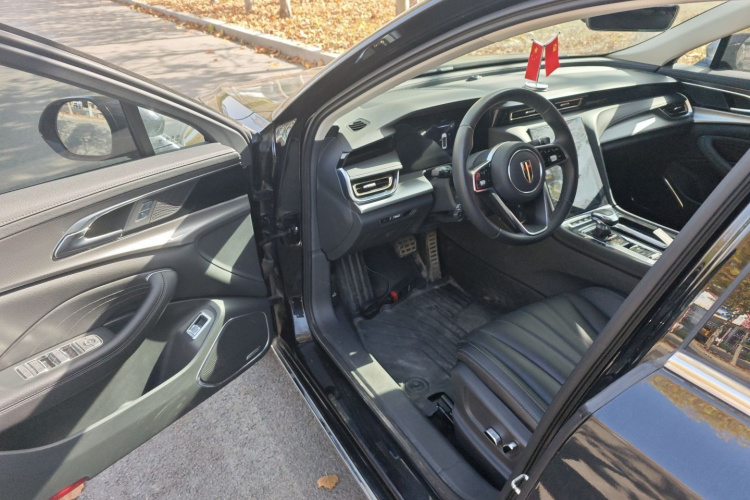 红旗H5 2023款 2.0T 自动智联旗享版中控内饰20