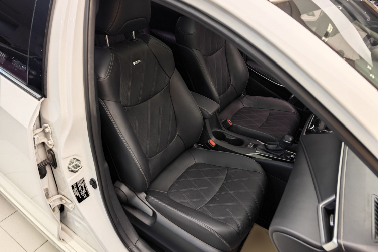 丰田 亚洲狮 2021款 2.0L 尊贵版中控内饰7014