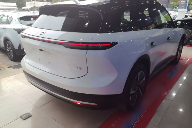 蔚来ES6 2024款 75kWh车身外观7