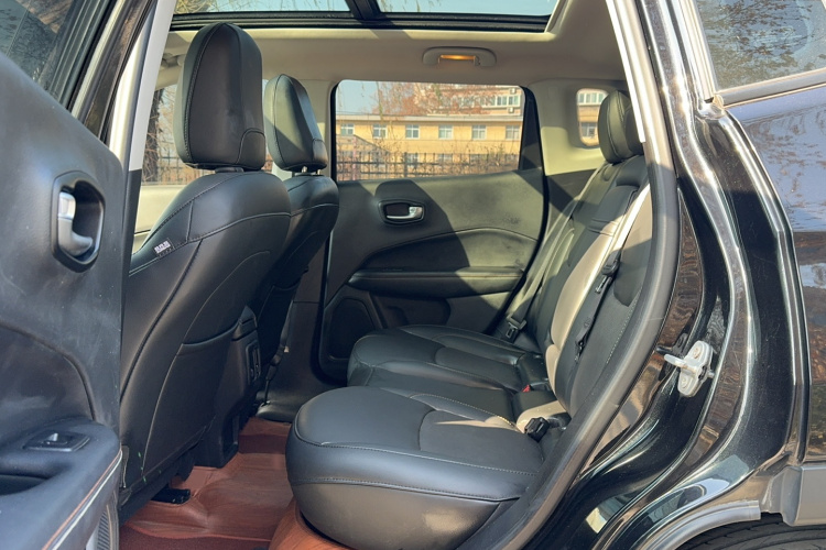 Jeep 指南者 2017款 200T 自动家享版中控内饰7001