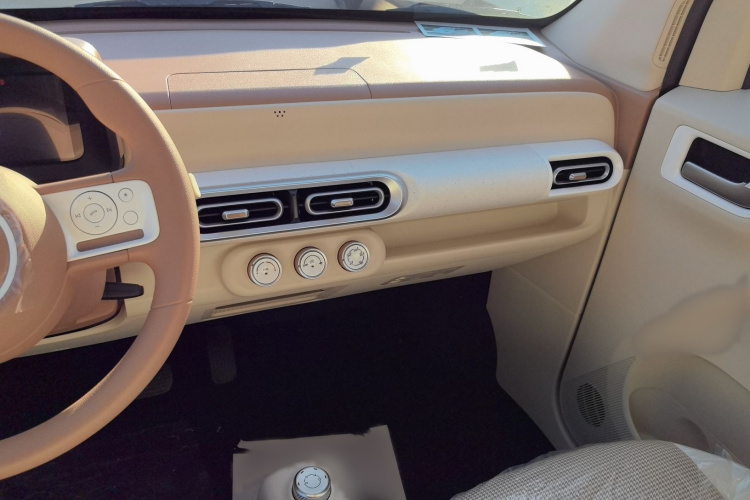 五菱汽车 宏光MINIEV 2024款 第三代 215km 青春版局部细节16