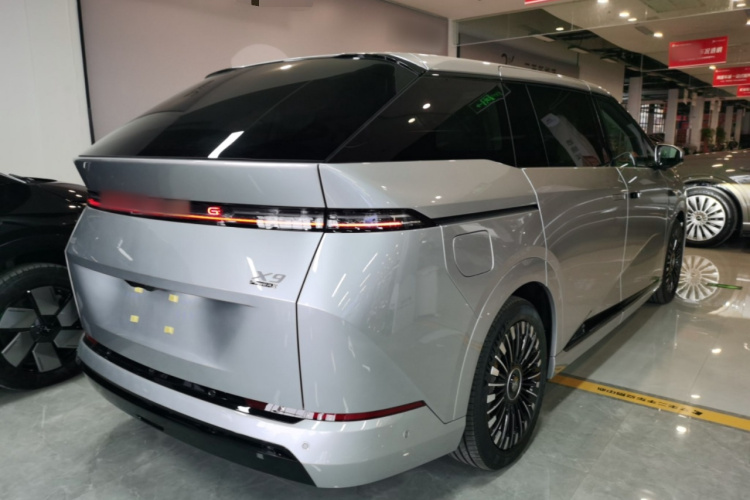 小鹏X9 2026款 增程版 1602 Ultra车身外观6005