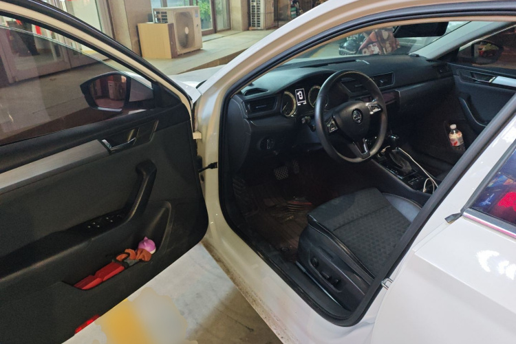 斯柯达 速派 2018款 TSI280 DSG舒适版 国V中控内饰20
