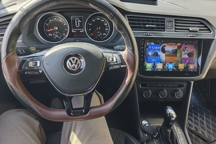 大众 途观L 2019款 330TSI 自动两驱风尚版 国V中控内饰7008