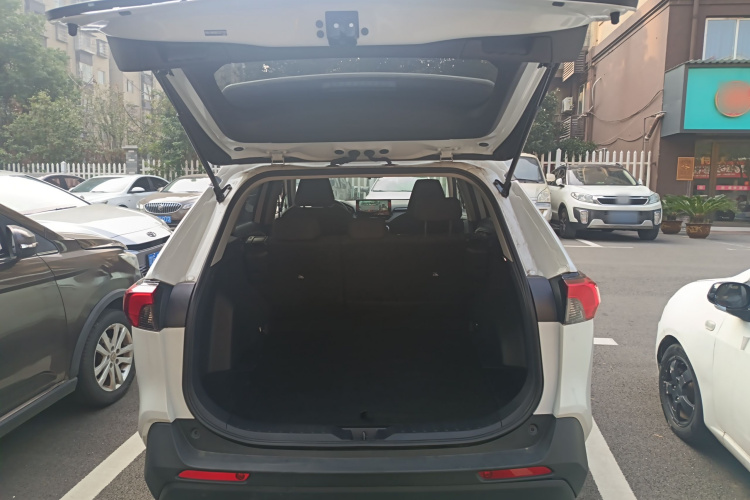 丰田 RAV4荣放 2024款 2.0L CVT两驱都市版机舱底盘23