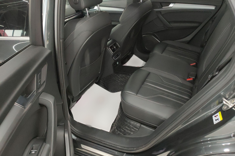 奥迪Q5L Sportback 2021款 40 TFSI 时尚型中控内饰7004