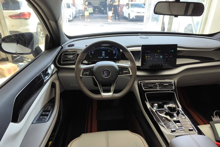 比亚迪 秦PLUS 2023款 冠军版 DM-i 120KM领先型中控内饰13