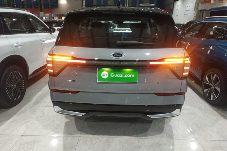 福特 2025款 锐界L 2.0T EcoBoost E混动四驱七座至尊型车身外观6