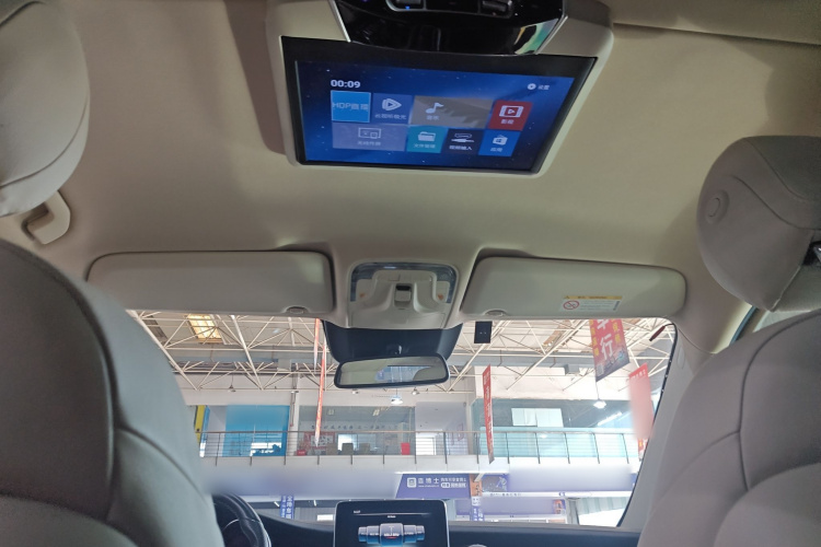 奔驰V级 2018款 V 260 L 尊贵加长版 国VI中控内饰22