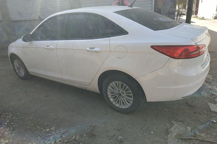 福特 福睿斯 2017款 改款 1.5L 手动舒适型车身外观4