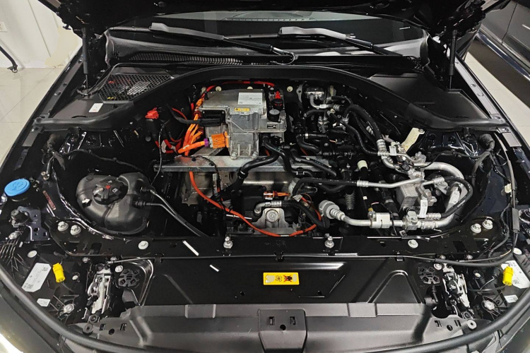 宝马i3 2024款 eDrive 35 L机舱底盘24