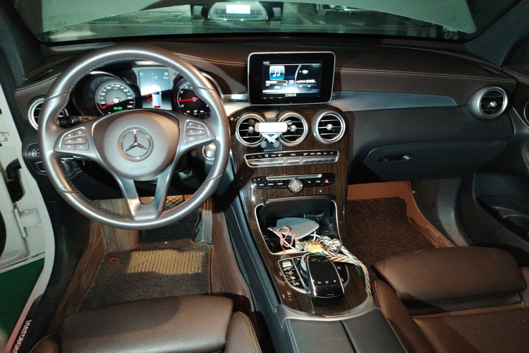 奔驰GLC 2019款 GLC 260 L 4MATIC 动感型中控内饰12