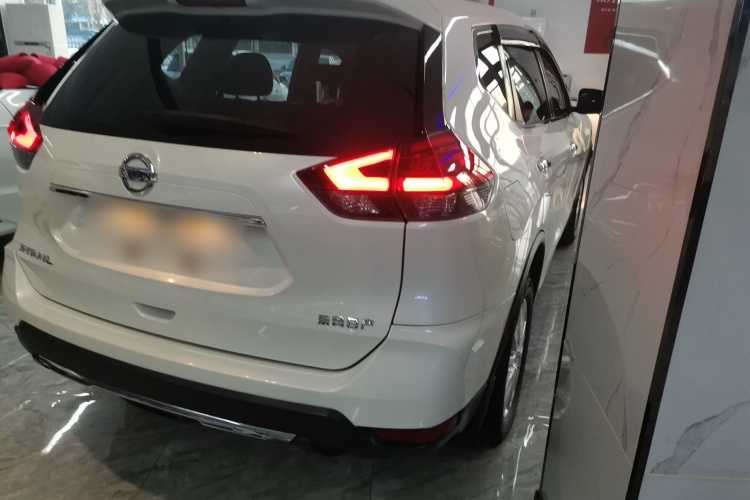 日产 奇骏 2021款 2.0L CVT 2WD XL ITS智联舒适版车身外观7