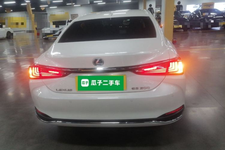 雷克萨斯ES 2022款 200 卓越版车身外观6