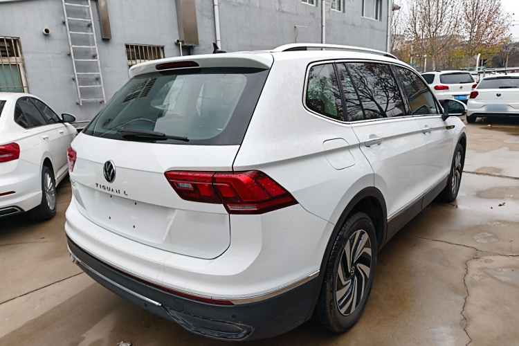 大众 途观L 2024款 300TSI 自动两驱智享版车身外观7