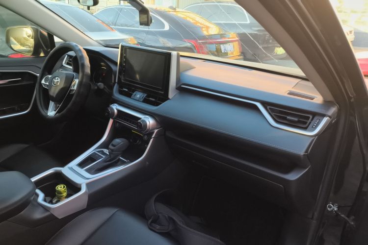 丰田 RAV4荣放 2020款 2.0L CVT两驱风尚版中控内饰12