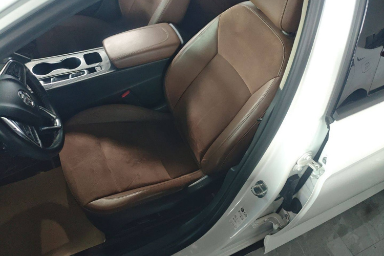 别克 君威 2020款 552T 豪华型中控内饰19