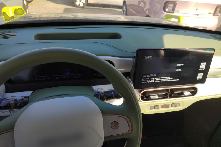 吉利银河 2025款 210km 熊猫骑士中控内饰12
