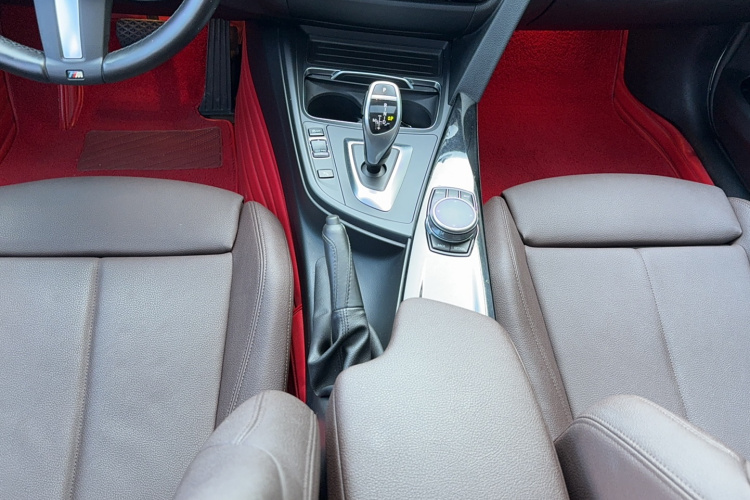 宝马3系 2019款 320Li M运动套装中控内饰7002