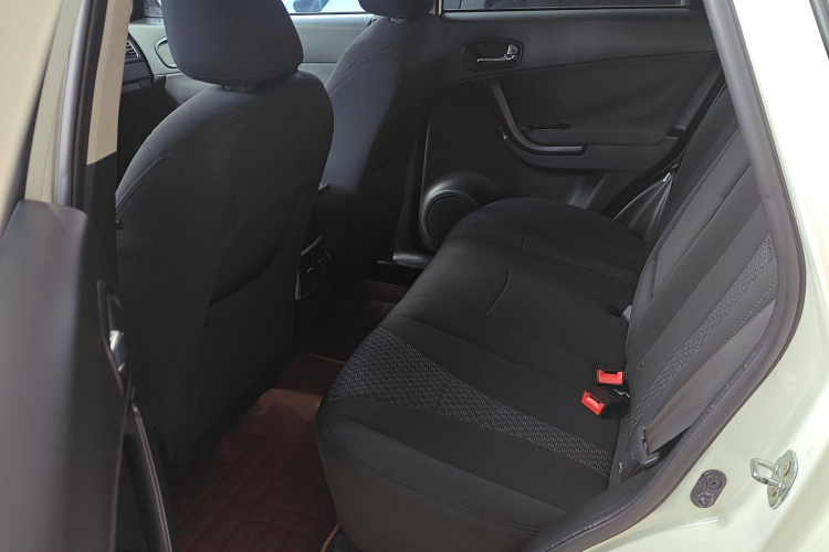 广汽传祺 传祺GS5 2014款 2.0L 自动两驱超享版中控内饰7004