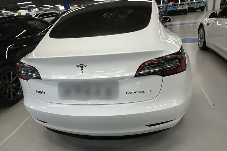 特斯拉 Model 3 2022款 后轮驱动版车身外观6