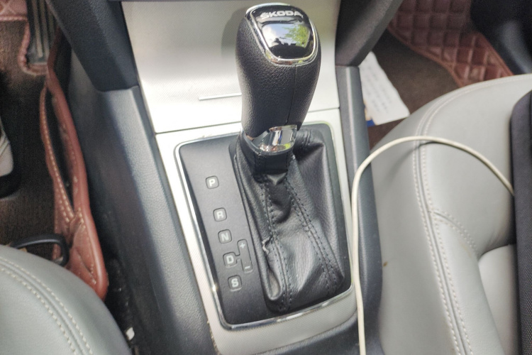 斯柯达 明锐 2014款 1.6L 自动逸俊版局部细节18