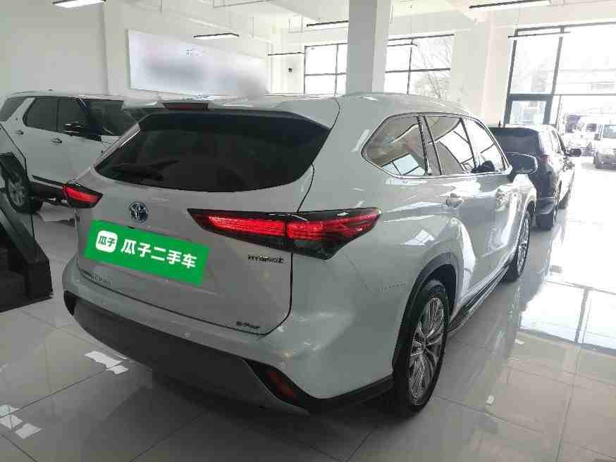 车辆右后45度外观展示