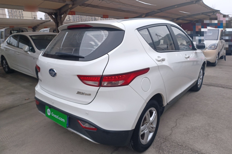 一汽 骏派D60 2016款 1.5L 手动豪华型车身外观7