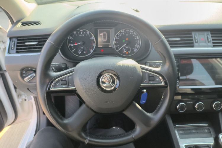 斯柯达 明锐 2016款 1.6L 手动智行版中控内饰13