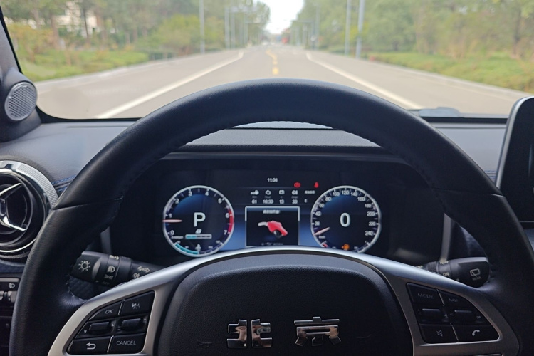 北京BJ40 2023款 2.0T 自动四驱城市猎人版侠客型中控内饰7007