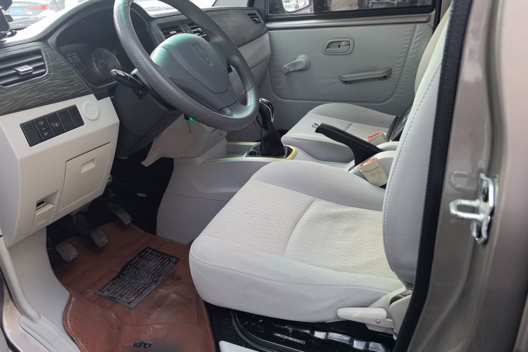 金杯 新海狮X30L 2021款 1.5L财富无空调版客车国VI SWC15M中控内饰19