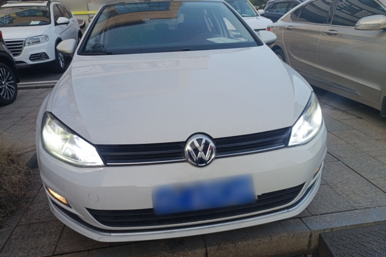 大众 高尔夫 2016款 230TSI 自动舒适型车身外观2