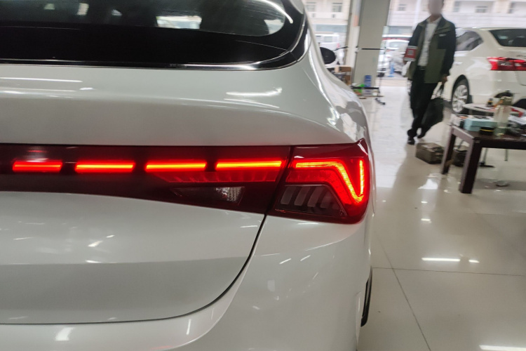 起亚K5 2020款 270T CVVD 豪华科技版车身外观9