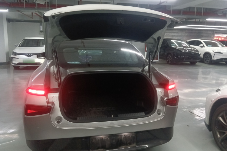 小鹏P7 2022款 625E局部细节23