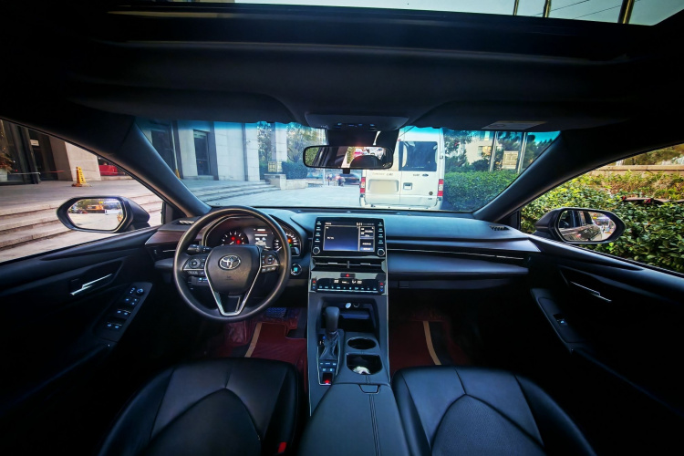 丰田 亚洲龙 2019款 2.5L 进取版 国VI中控内饰7003