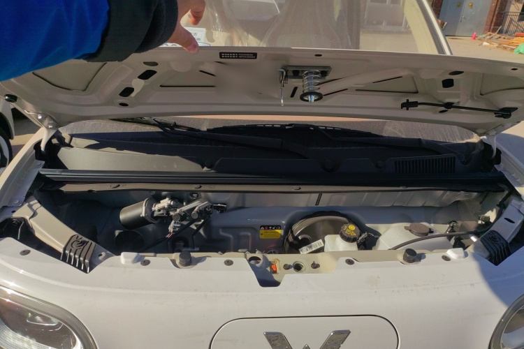 五菱汽车 宏光MINIEV 2024款 第三代 215km 青春版机舱底盘24