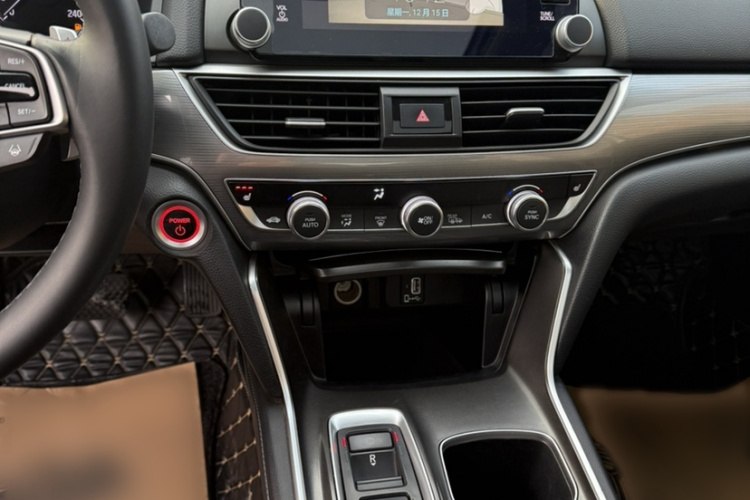 本田 雅阁 2018款 锐·混动 2.0L 锐智版 国VI中控内饰7010