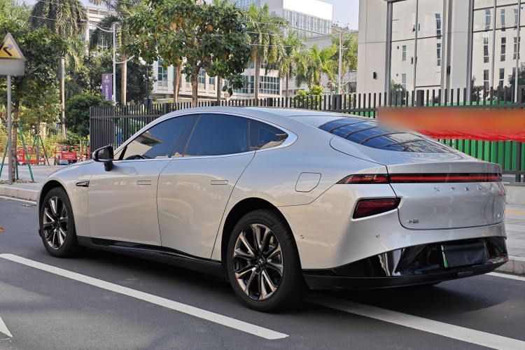 小鹏P7 2022款 670N+车身外观6004