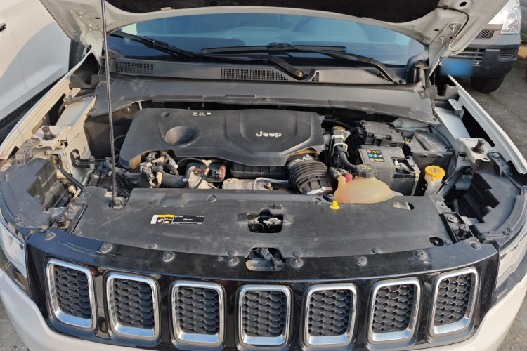 Jeep 指南者 2019款 220T 自动家享版机舱底盘24