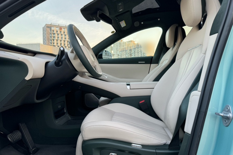 小米汽车 小米YU7 2025款 超长续航高性能四驱Max版中控内饰7007