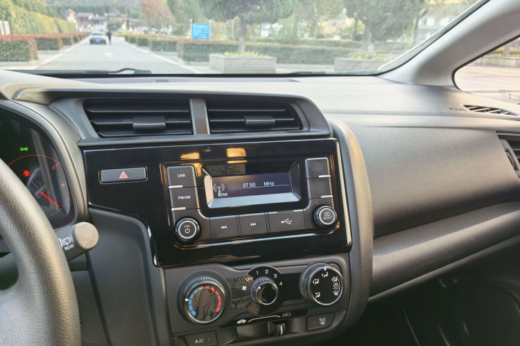 本田 飞度 2018款 1.5L CVT舒适天窗版局部细节16