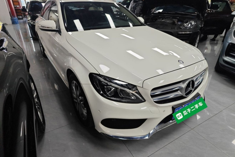奔驰C级 2017款 C 180 L 运动版车身外观3