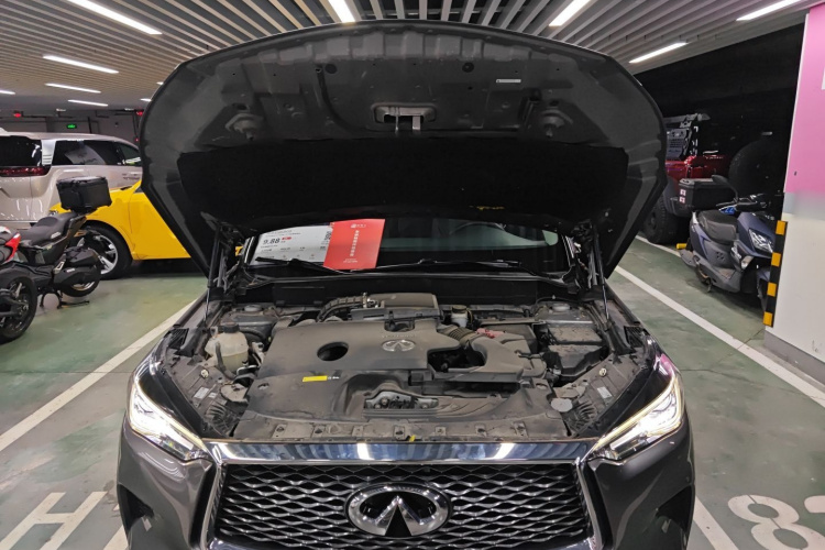 英菲尼迪QX50 2020款 2.0T 四驱菁英版机舱底盘24