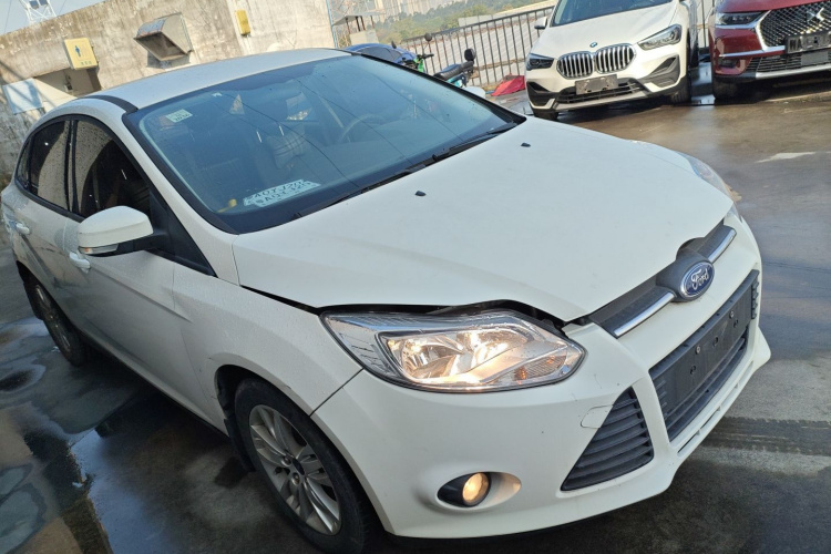 福特 福克斯 2012款 三厢 1.6L 自动舒适型车身外观3