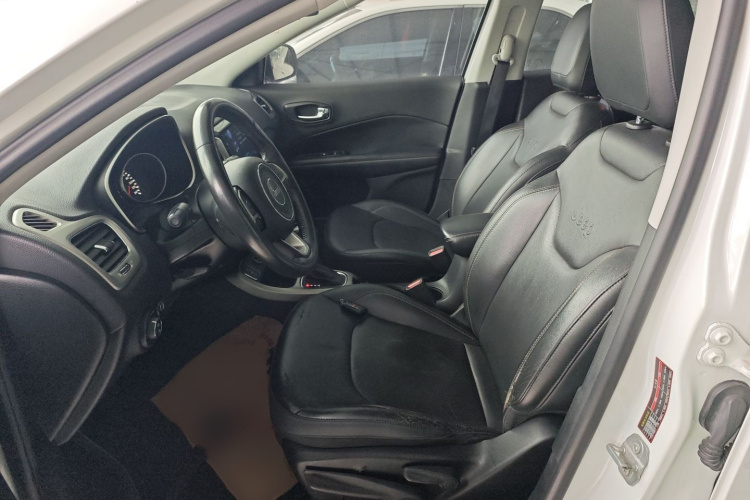 Jeep 指南者 2017款 200T 自动家享版局部细节19