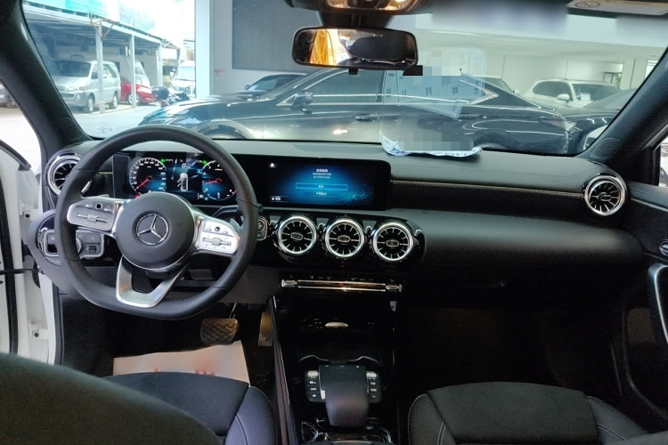 奔驰A级 2021款 A 200 L 运动轿车时尚型中控内饰7002