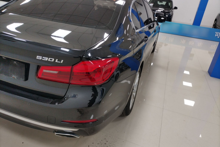 宝马5系 2020款 530Li 领先型 豪华套装车身外观6003