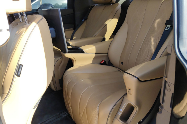 腾势D9 2022款 EV 600 四驱旗舰型中控内饰21