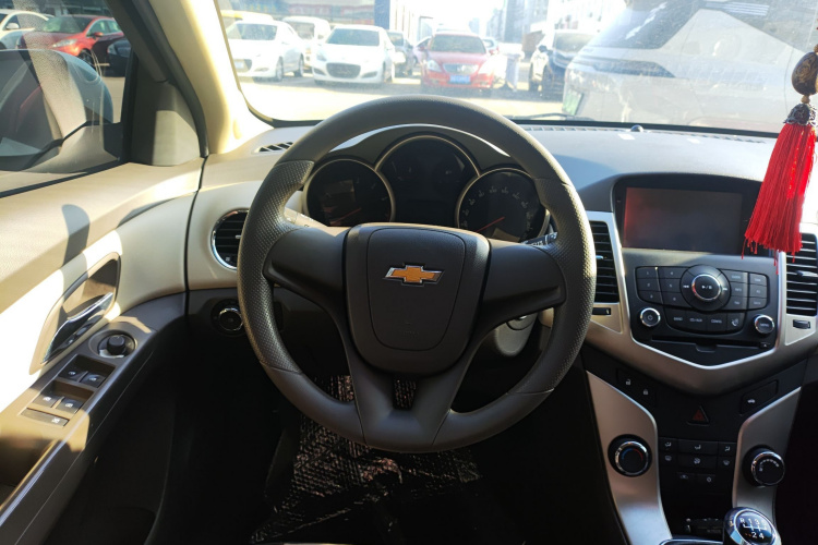 雪佛兰 科鲁兹 2015款 1.5L 经典 SL MT局部细节13