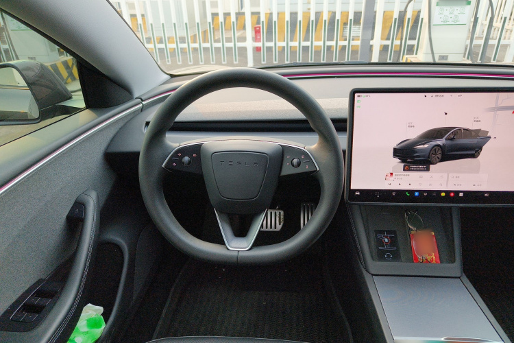 特斯拉 Model 3 2023款 后轮驱动版中控内饰13